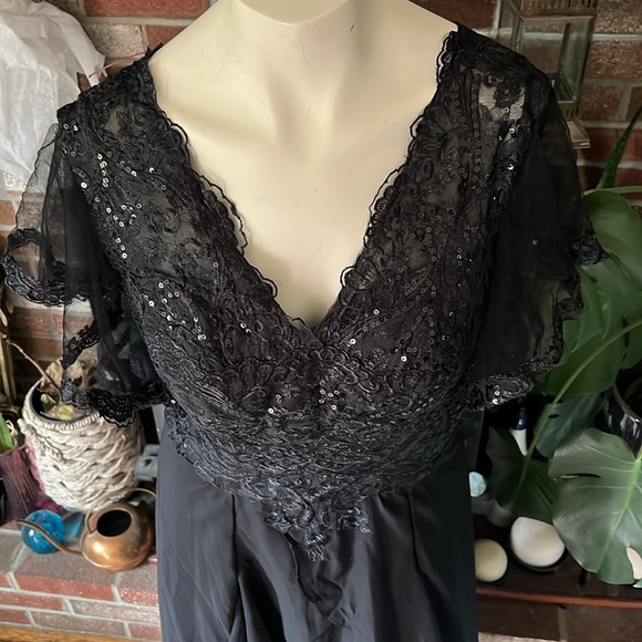 Custom made Black Formal Wedding Dress - Picture 2 of 11